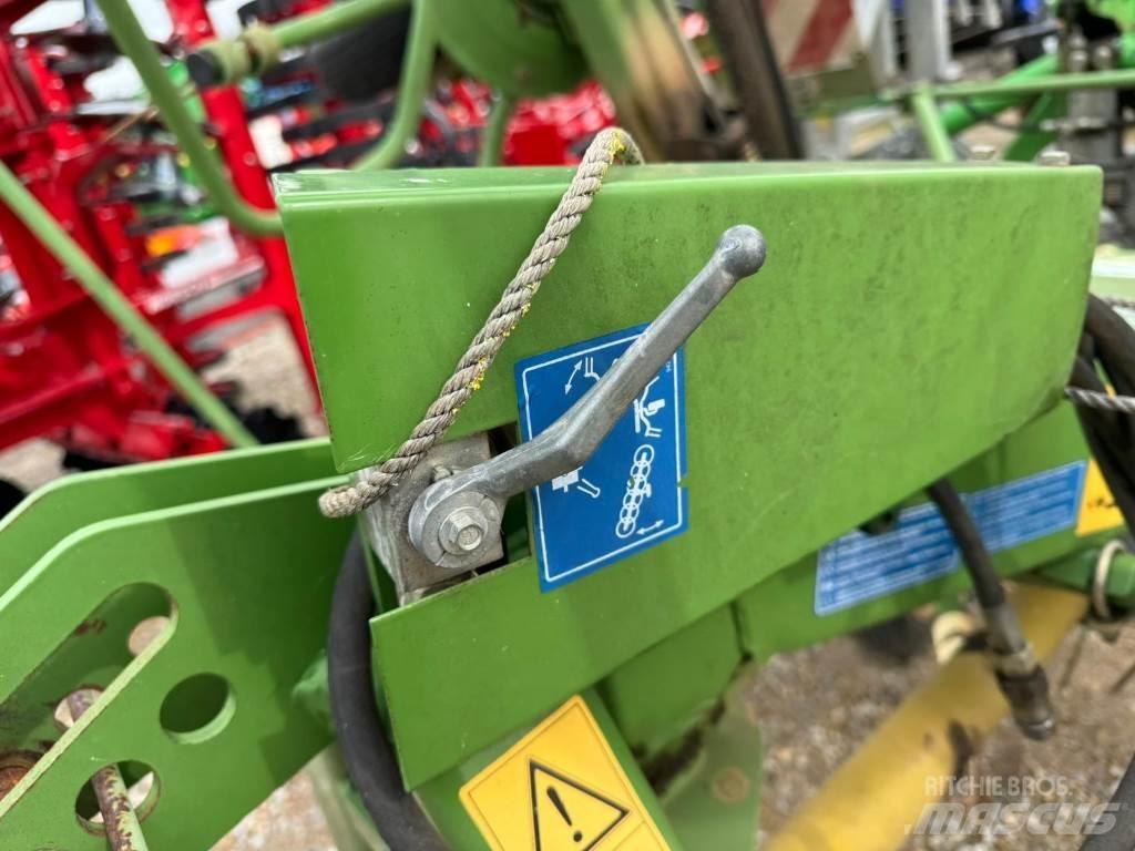 Krone KW672/6 犁耙和摊草机