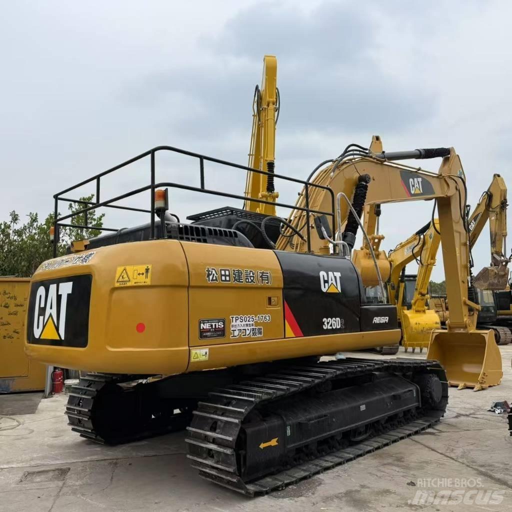 CAT 326D2 中型挖掘机