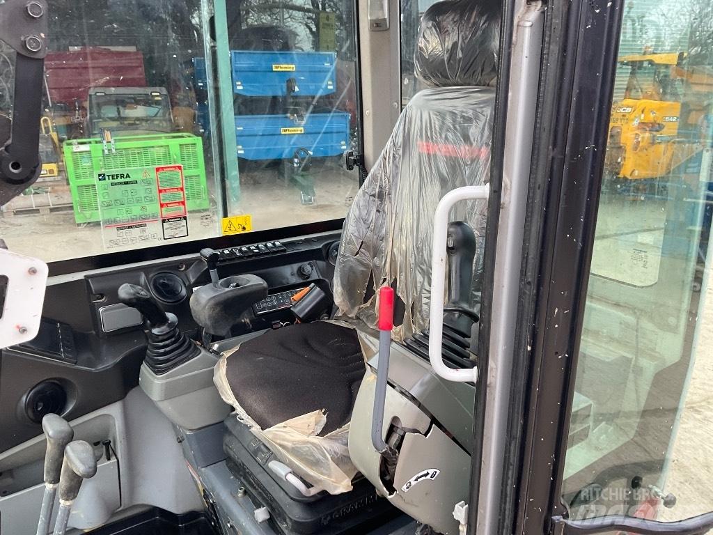 Takeuchi TB 230 小型挖掘机