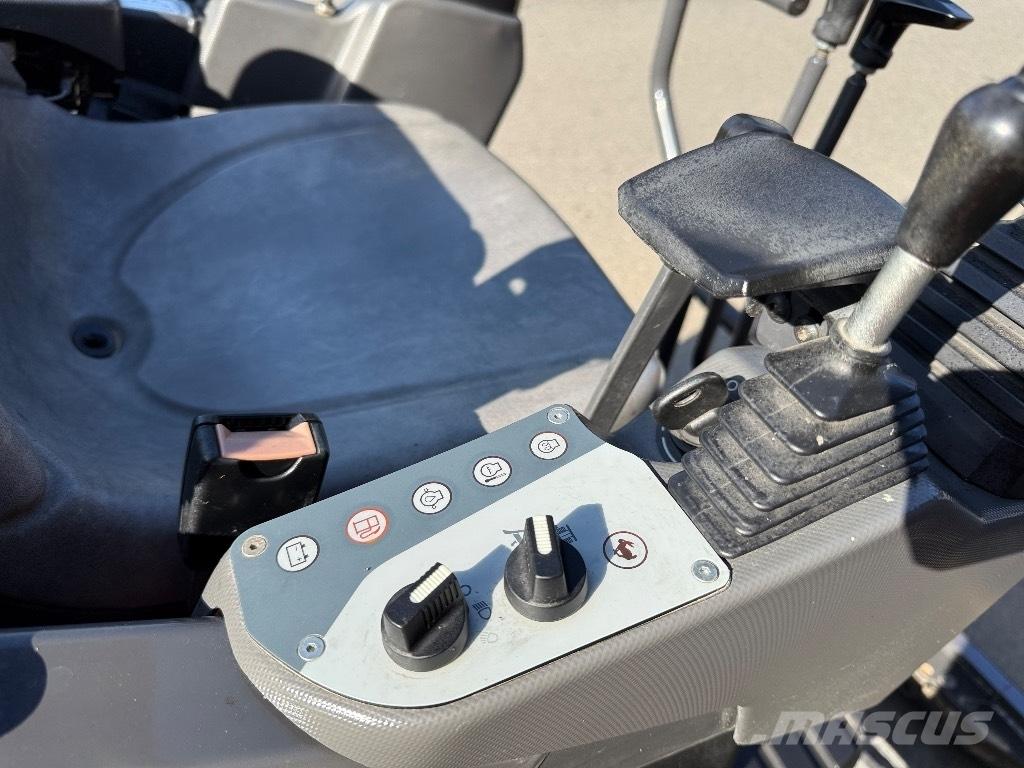 CASE CX 12 D 小型挖掘机