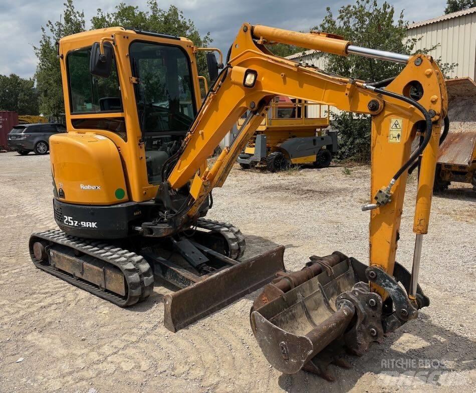 Hyundai R25Z-9 AK 小型挖掘机