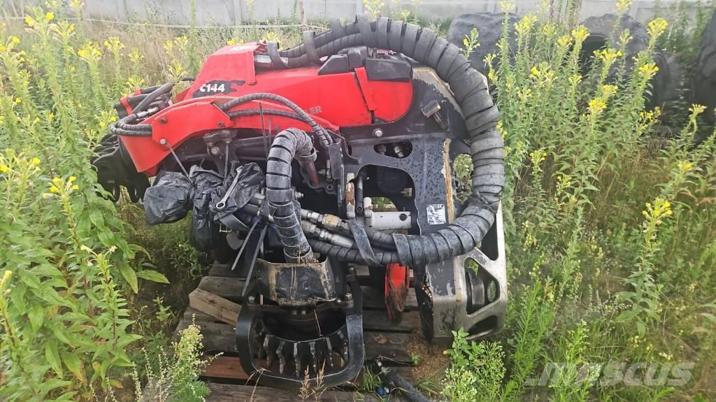 Komatsu C 144 收割机