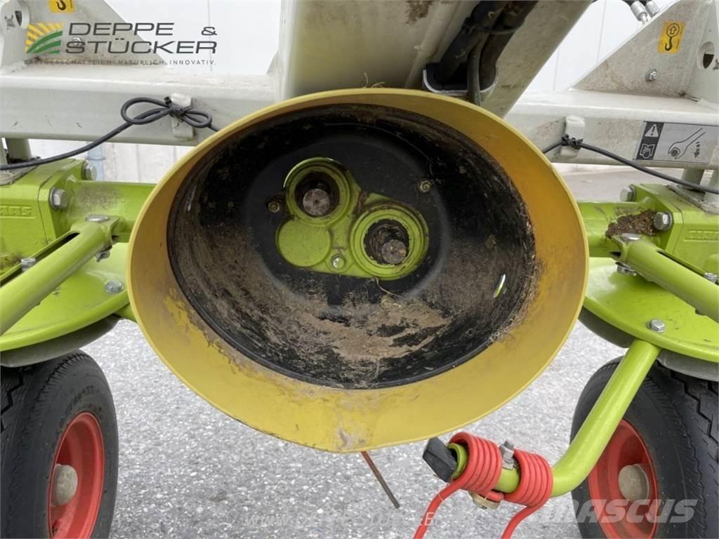 CLAAS Volto 900 犁耙和摊草机