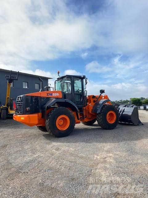 Hitachi ZW 220 轮式装载机