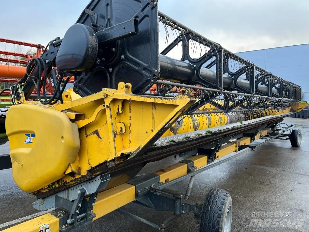 New Holland CR 9.90 联合收割机