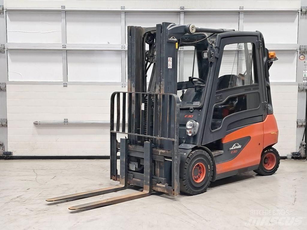Linde E30-01 电动叉车