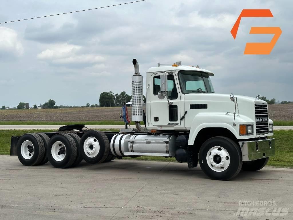 Mack CHN 613 牵引车
