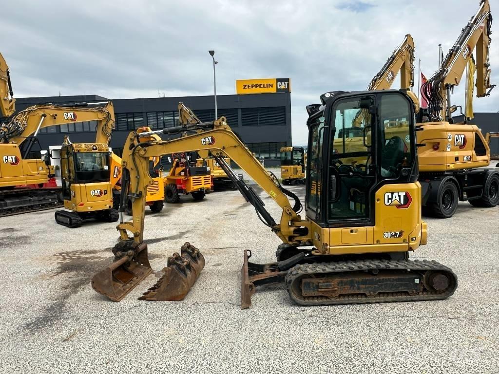 CAT 302.7 小型挖掘机