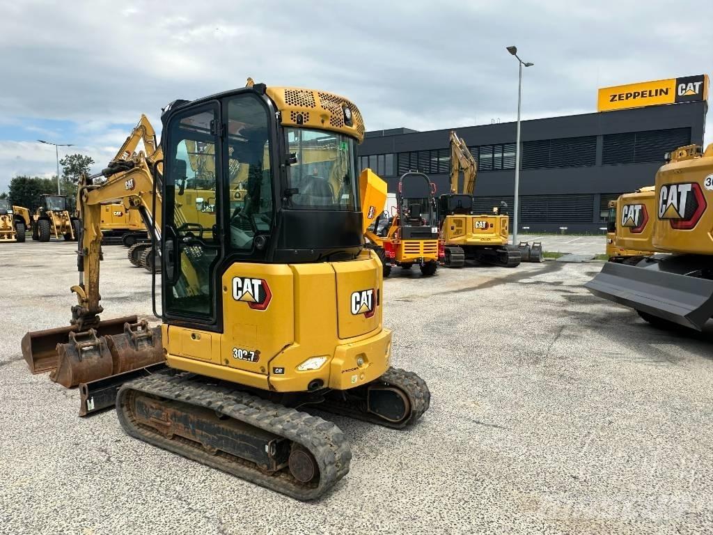 CAT 302.7 小型挖掘机