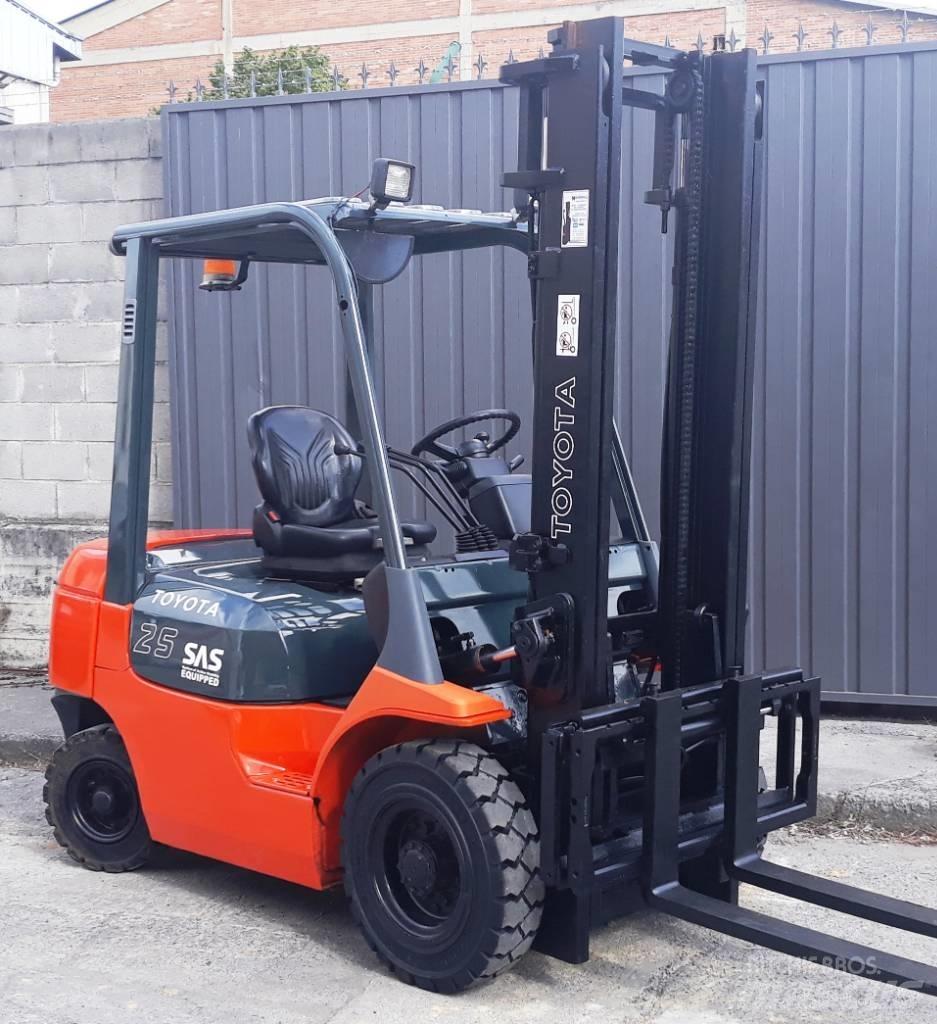 Toyota 02 7 FDF 25 柴油叉车