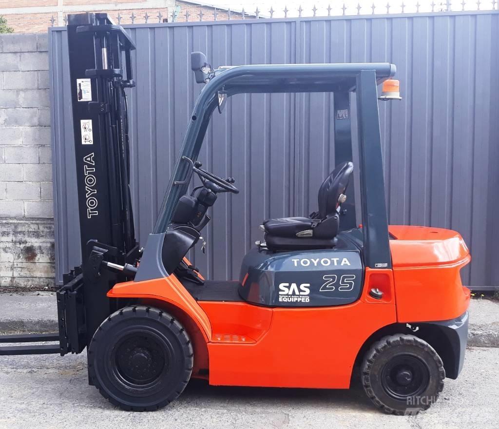 Toyota 02 7 FDF 25 柴油叉车