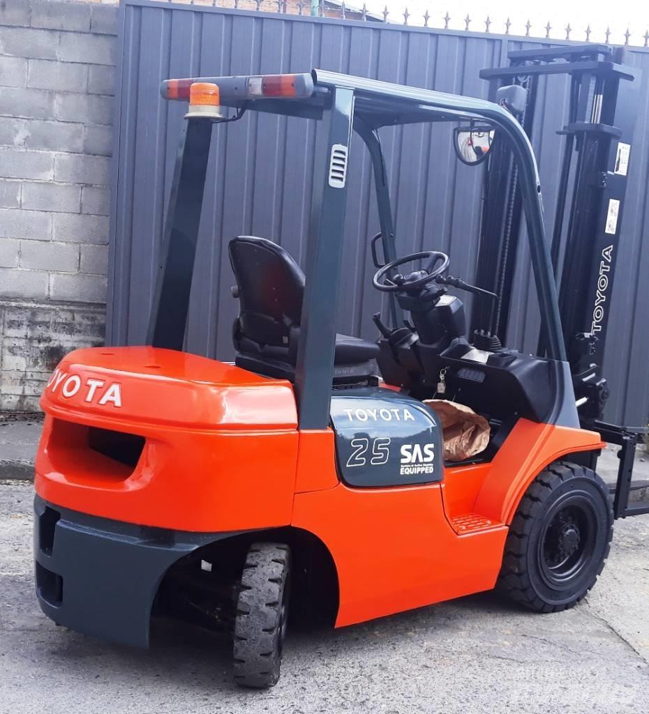 Toyota 02 7 FDF 25 柴油叉车