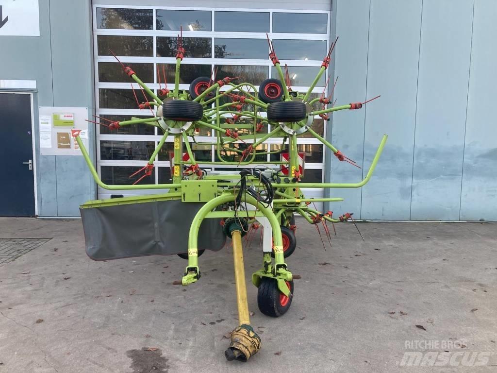 CLAAS Volto 1050 T 犁耙和摊草机
