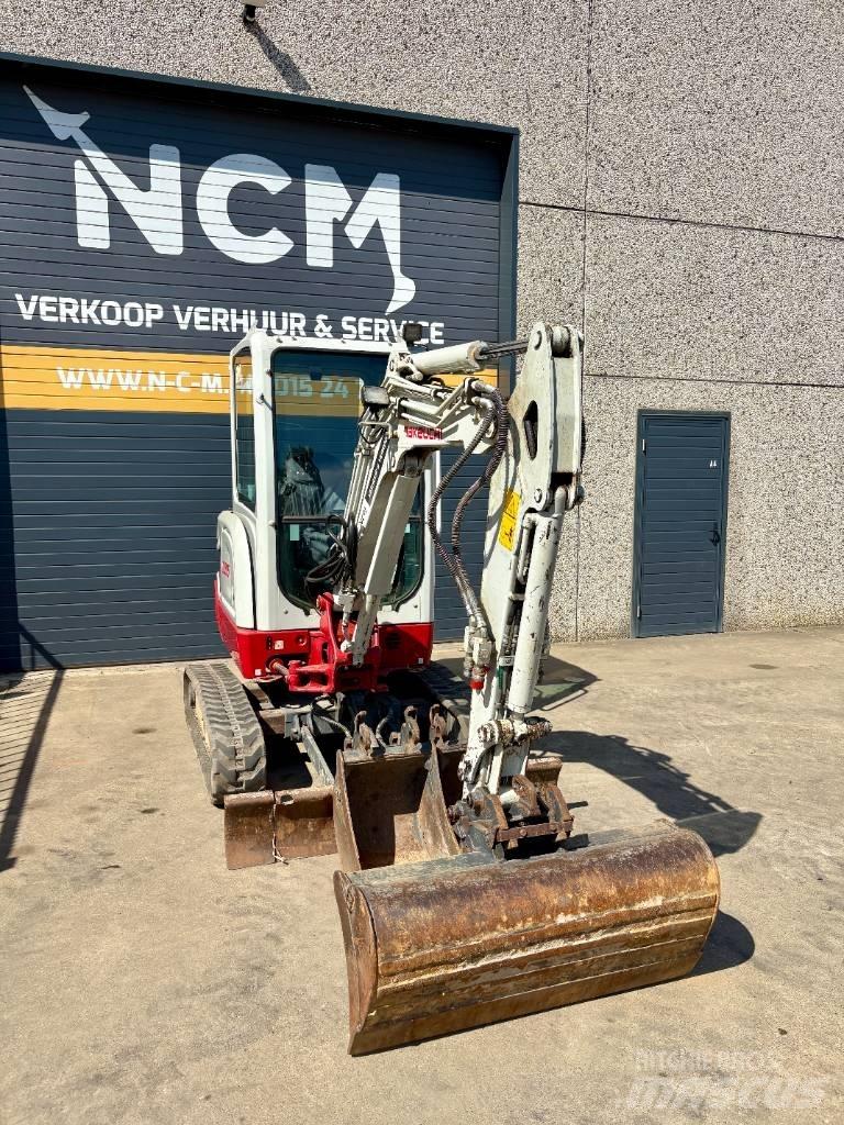 Takeuchi TB 225 小型挖掘机