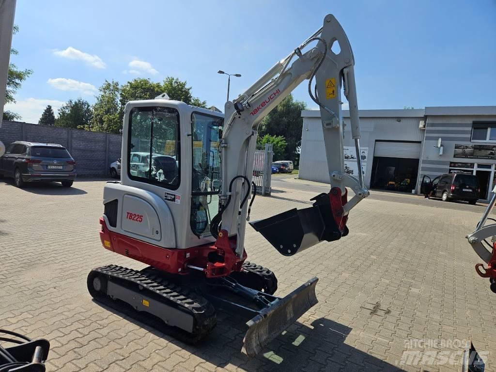 Takeuchi TB225 V0 小型挖掘机