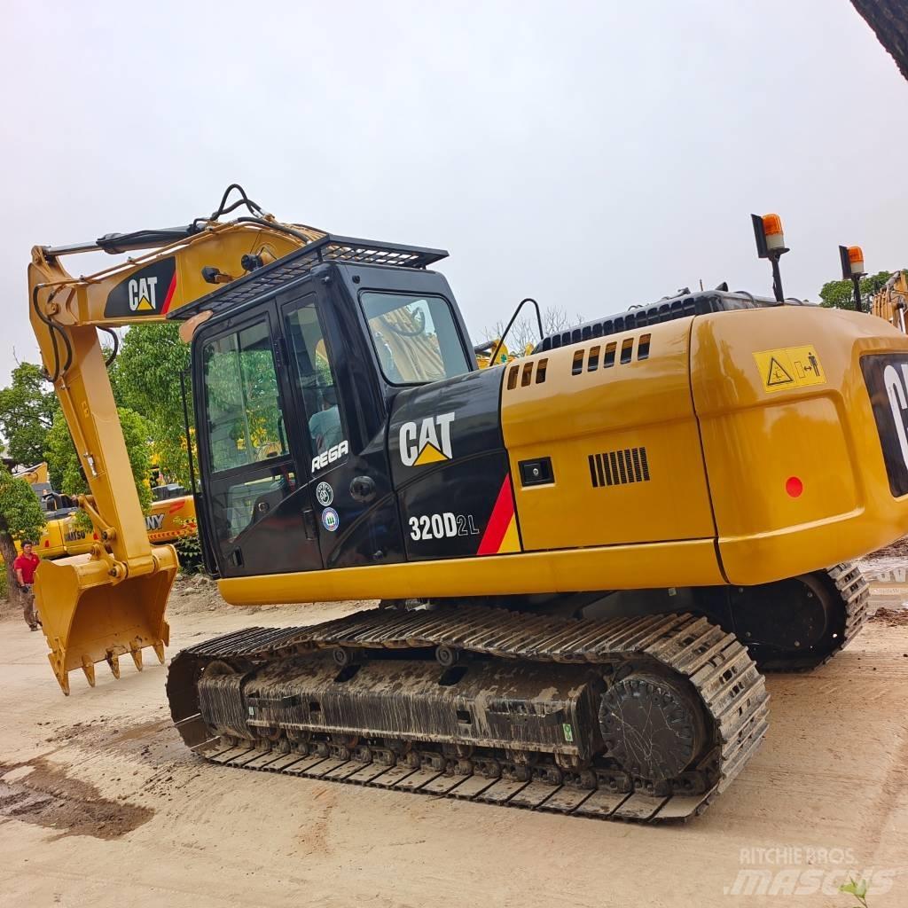 CAT 320 D2L 履带挖掘机