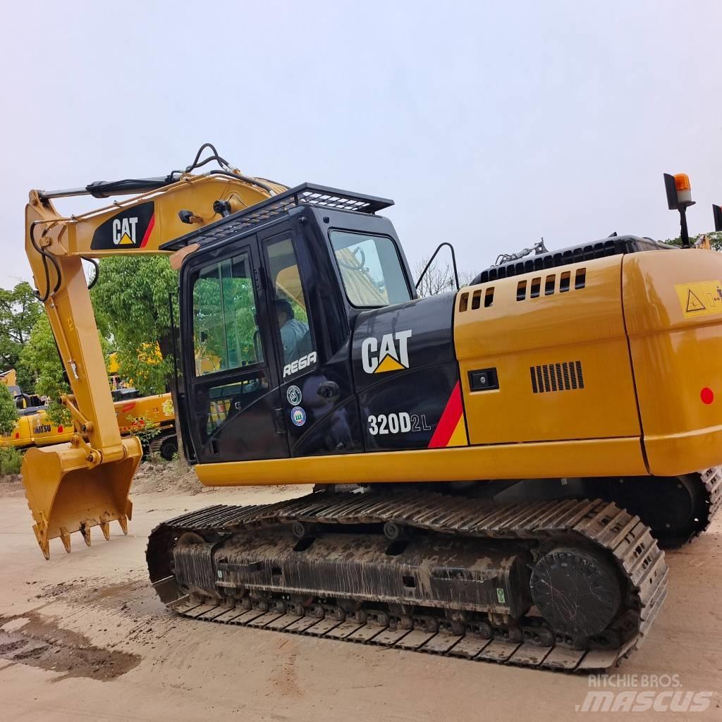 CAT 320 D2L 履带挖掘机