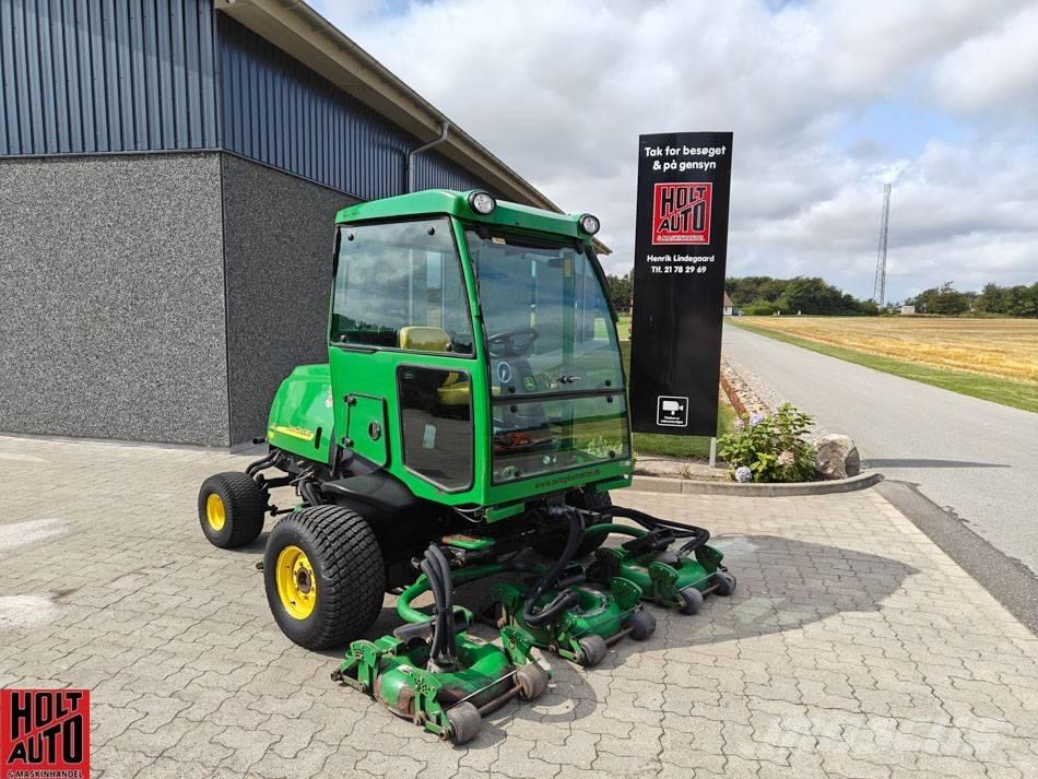 John Deere 3245 C 球道割草机