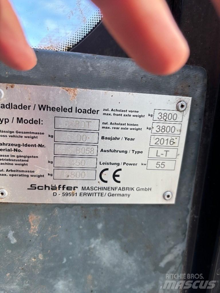 Schäffer 6680 T 伸缩轮式装载机