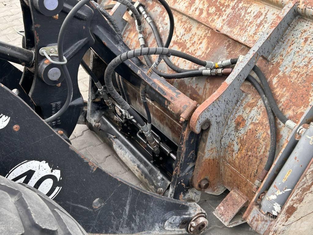 JCB 409 AGRI 轮式装载机