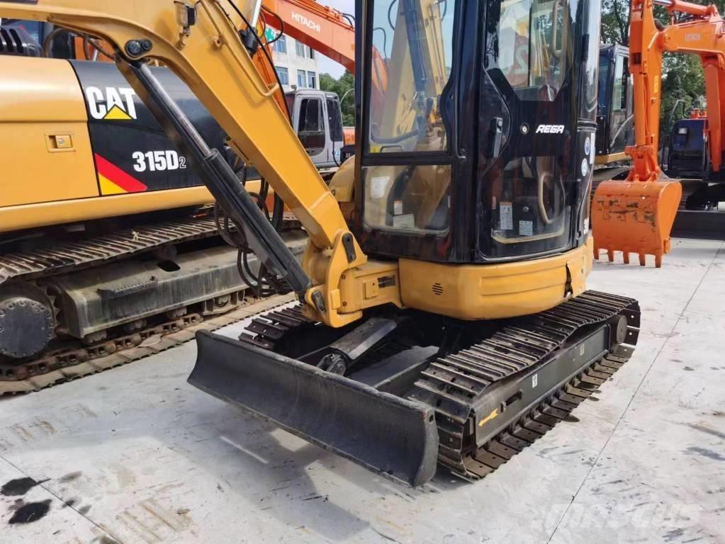 CAT 303 CR 小型挖掘机
