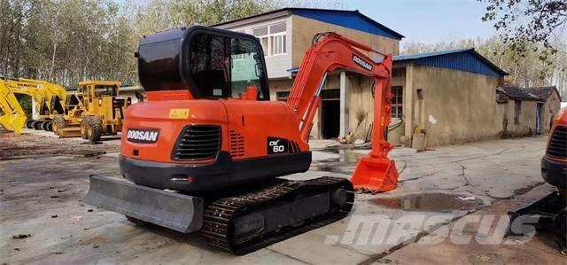 Doosan DX60 履带挖掘机
