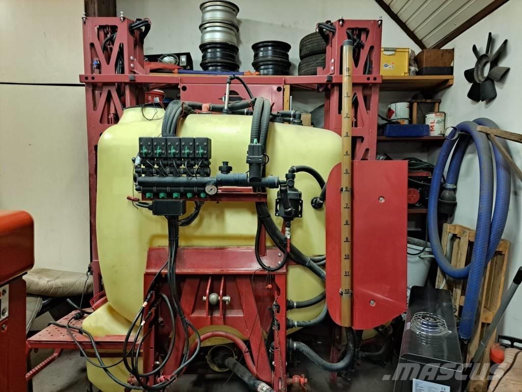 Hardi Master 1200 悬挂式喷雾机