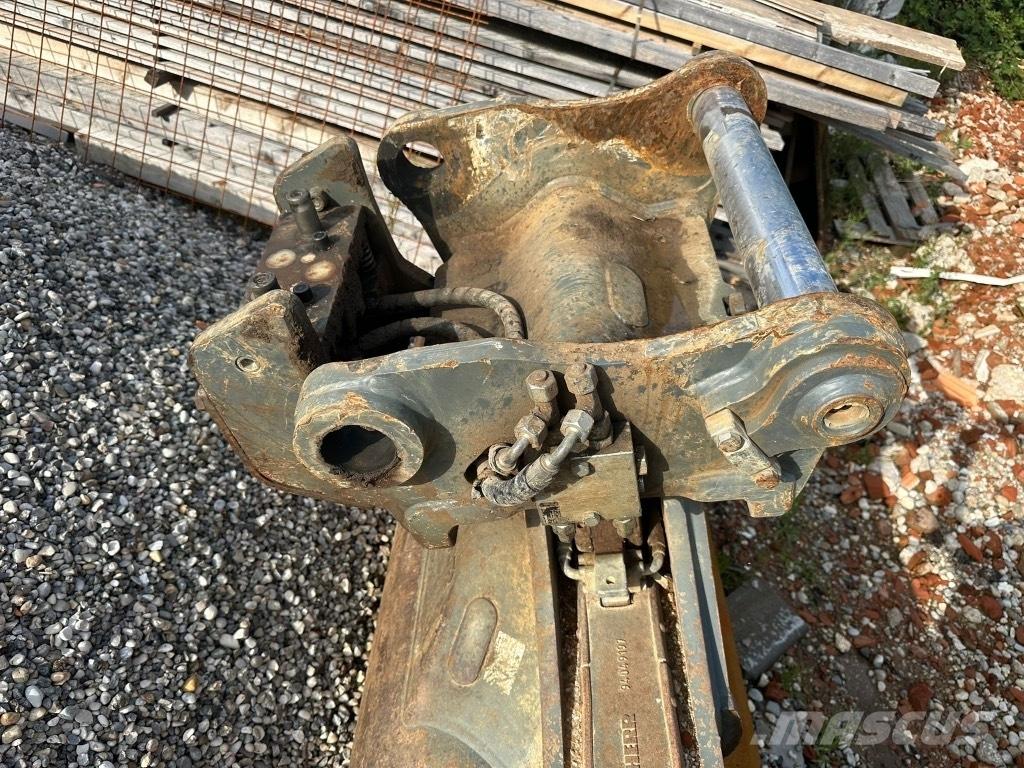 Liebherr R 922 履带挖掘机