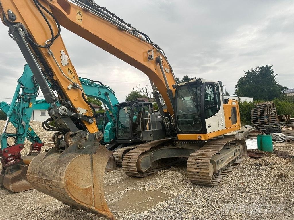 Liebherr R 922 履带挖掘机