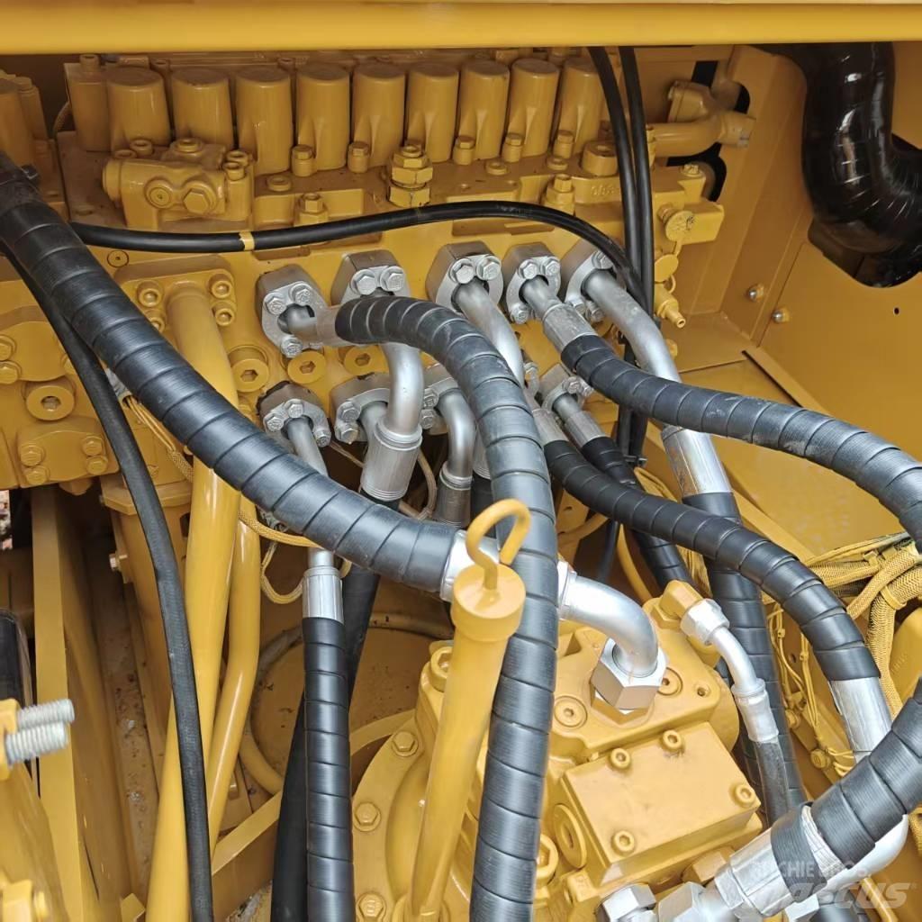 CAT 320 履带挖掘机