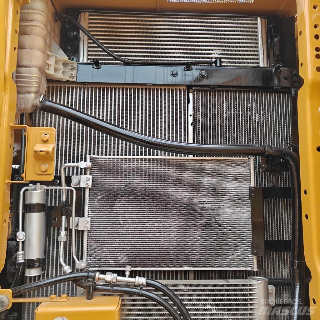 CAT 320 履带挖掘机