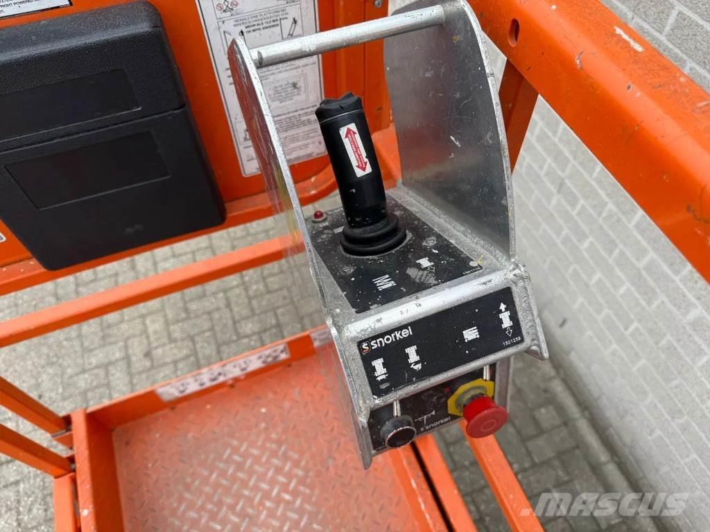 Snorkel S3220E 剪叉式升降机