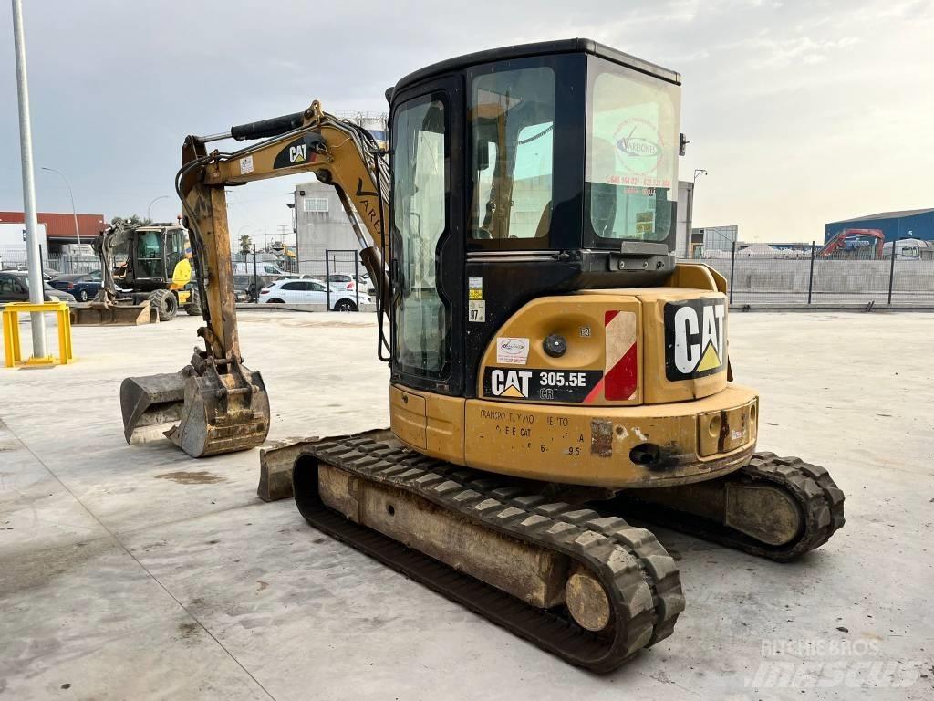 CAT 305.5 小型挖掘机