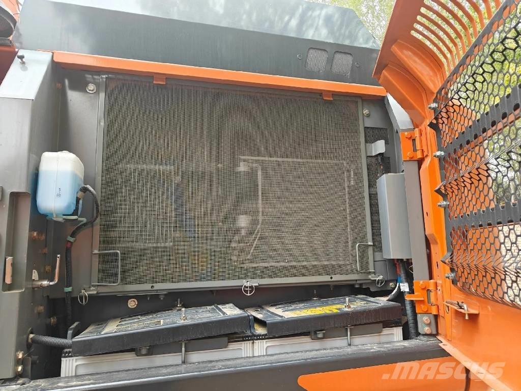 Hitachi ZX300 履带挖掘机