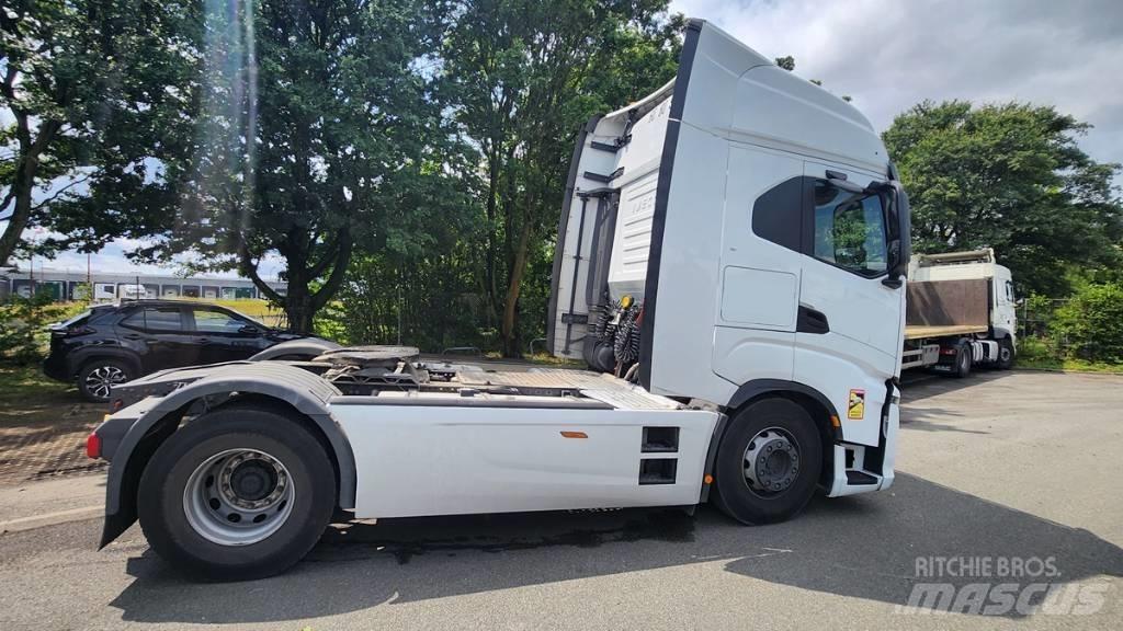 Iveco Saway 530 牵引车