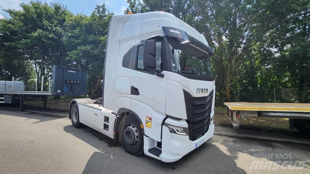 Iveco Saway 530 牵引车