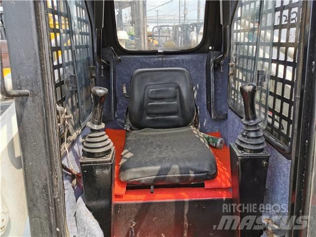 Bobcat S130 滑移装载机