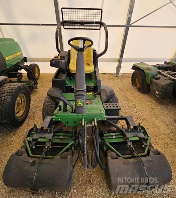 John Deere 2500 A 果岭剪草机