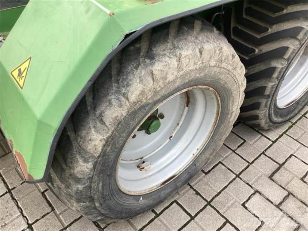 Krone CP 1500 MC 圆捆打捆机