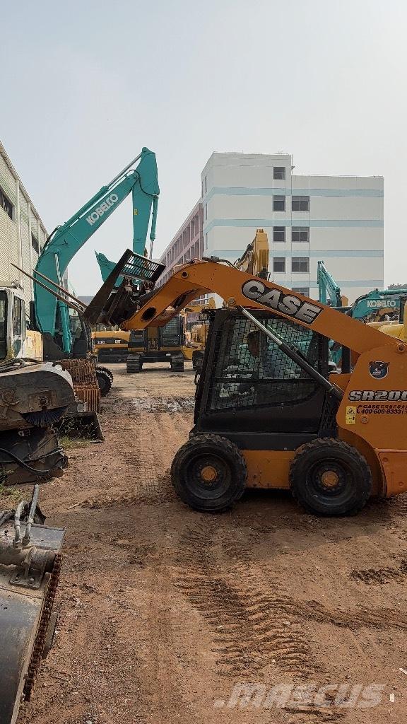 CASE SR200 滑移装载机