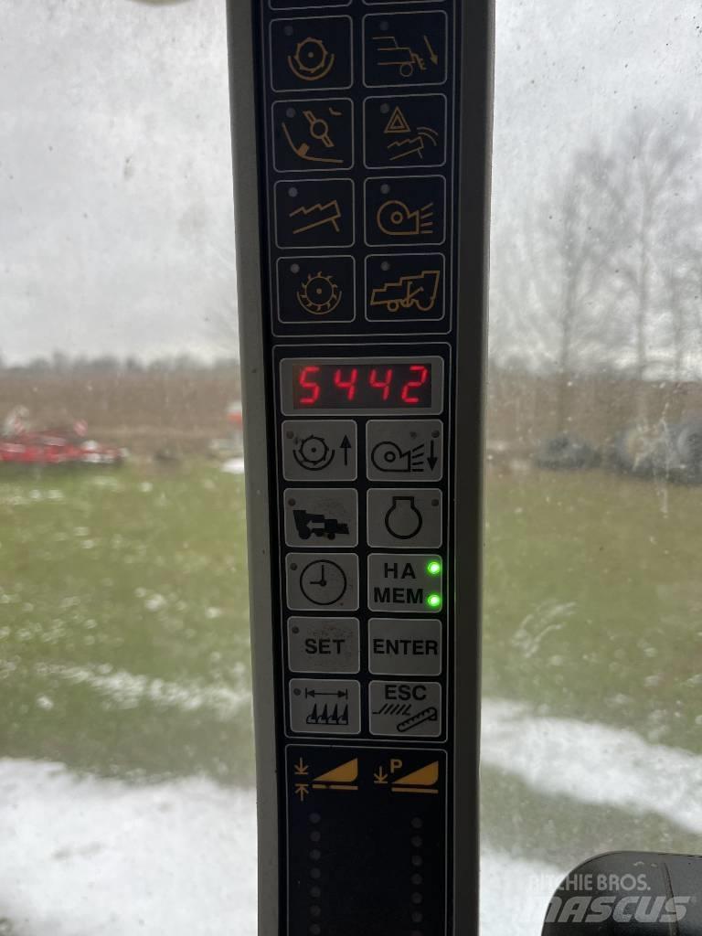 New Holland CSX 7070 联合收割机