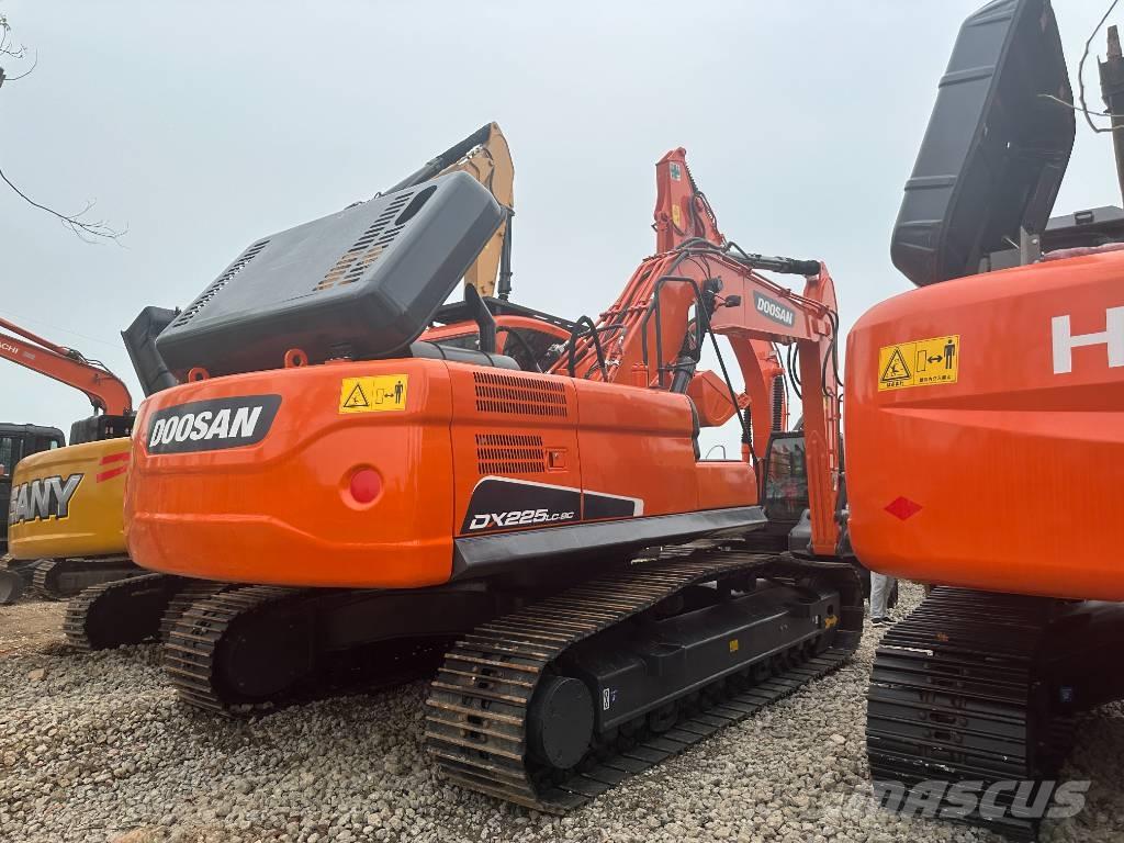 Doosan DX225 履带挖掘机