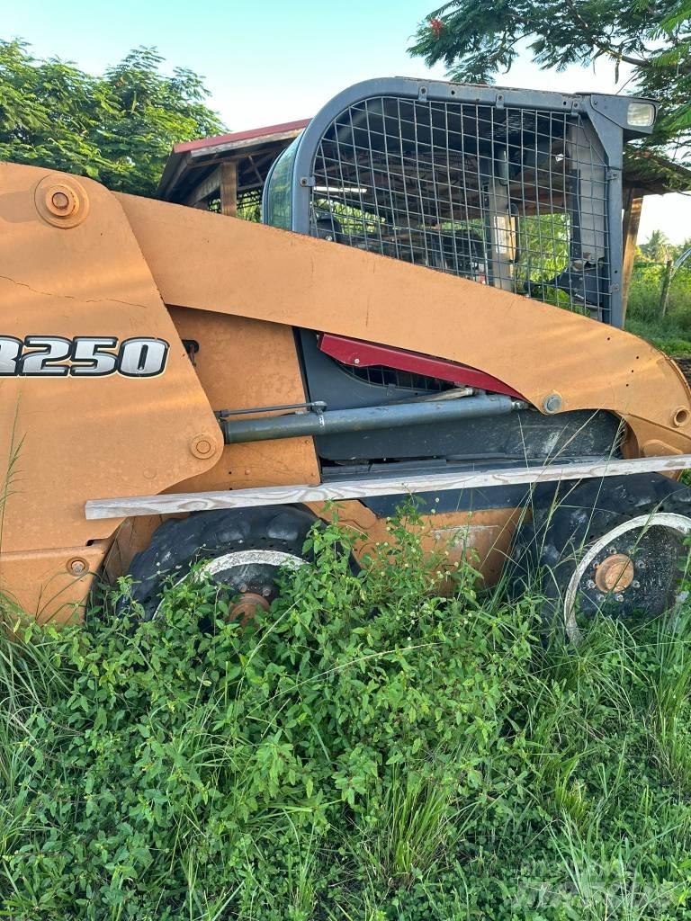 CASE SR 250 滑移装载机