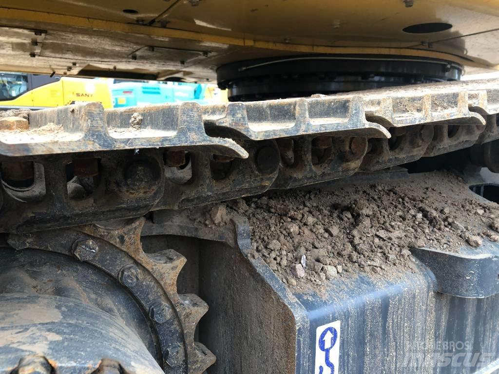 Komatsu 220-8 履带挖掘机
