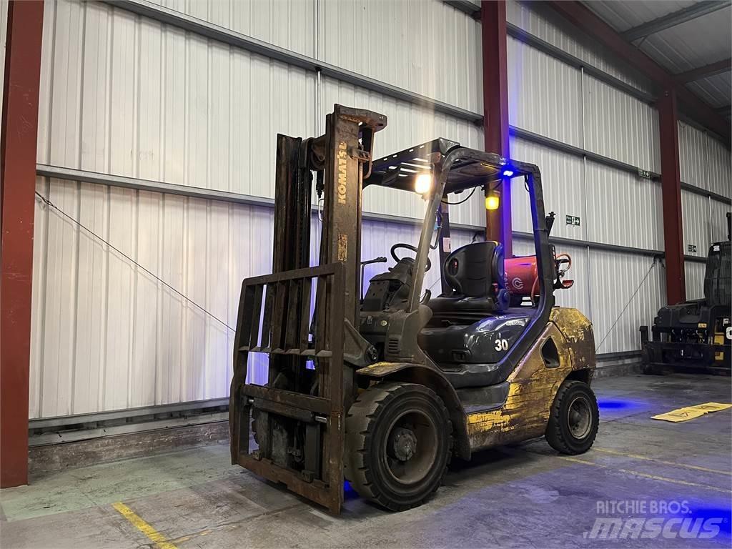 Komatsu FG30T-17 天然气叉车