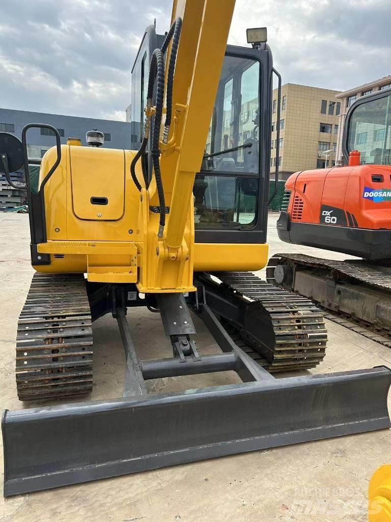 Komatsu PC 56 小型挖掘机