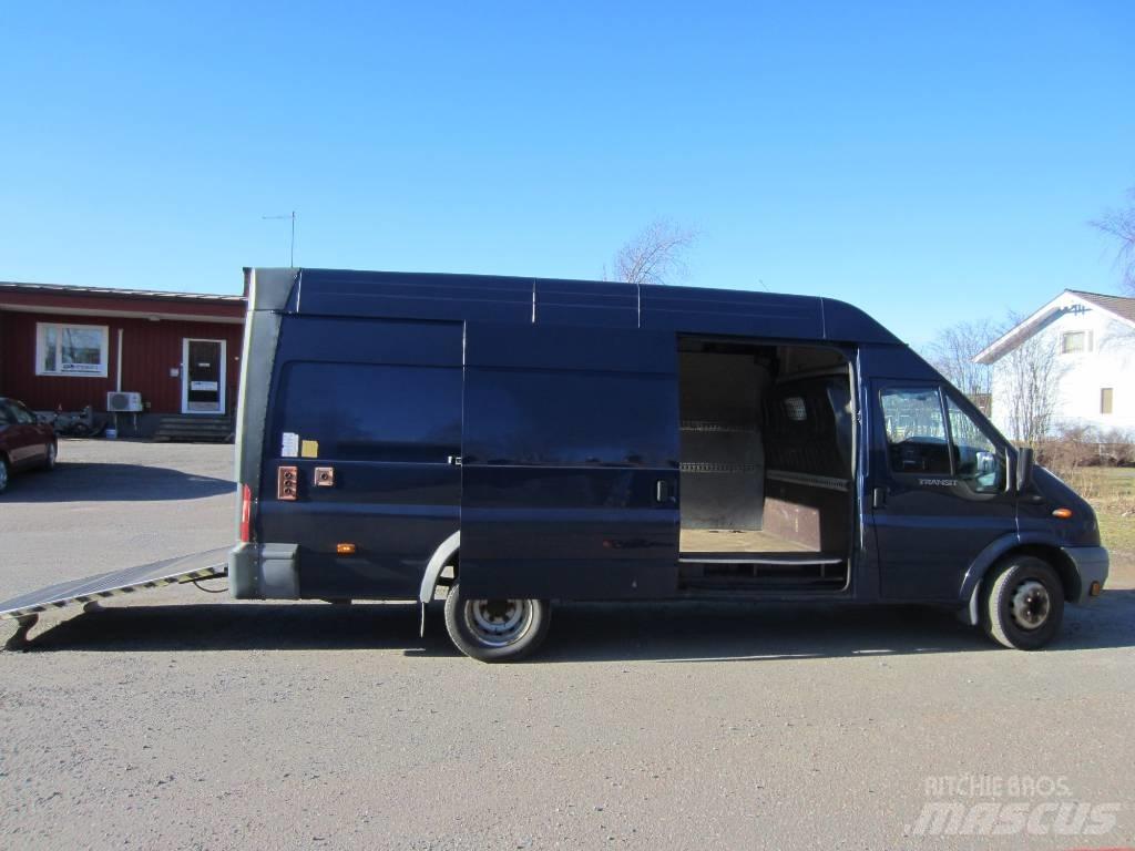 Ford Transit 商务面包车