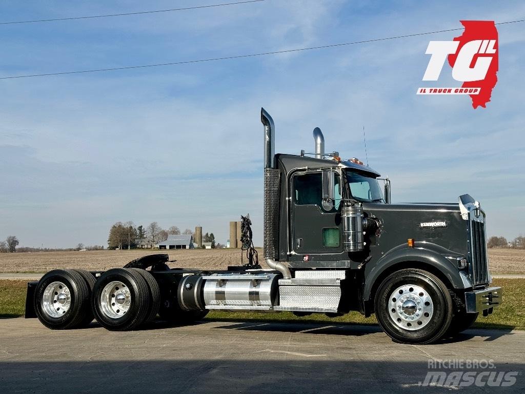 Kenworth W900 牵引车