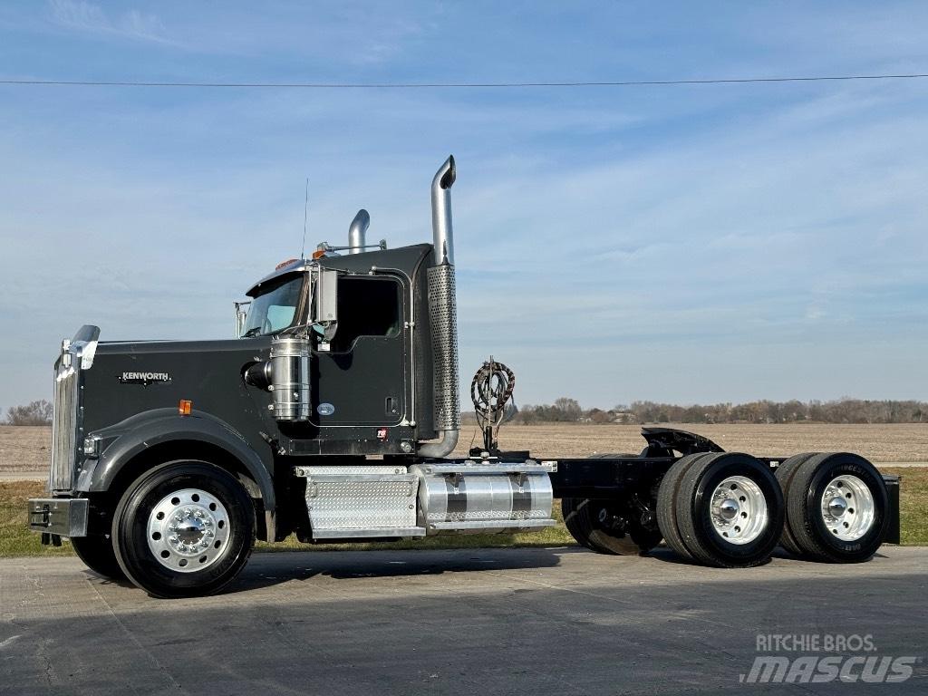 Kenworth W900 牵引车