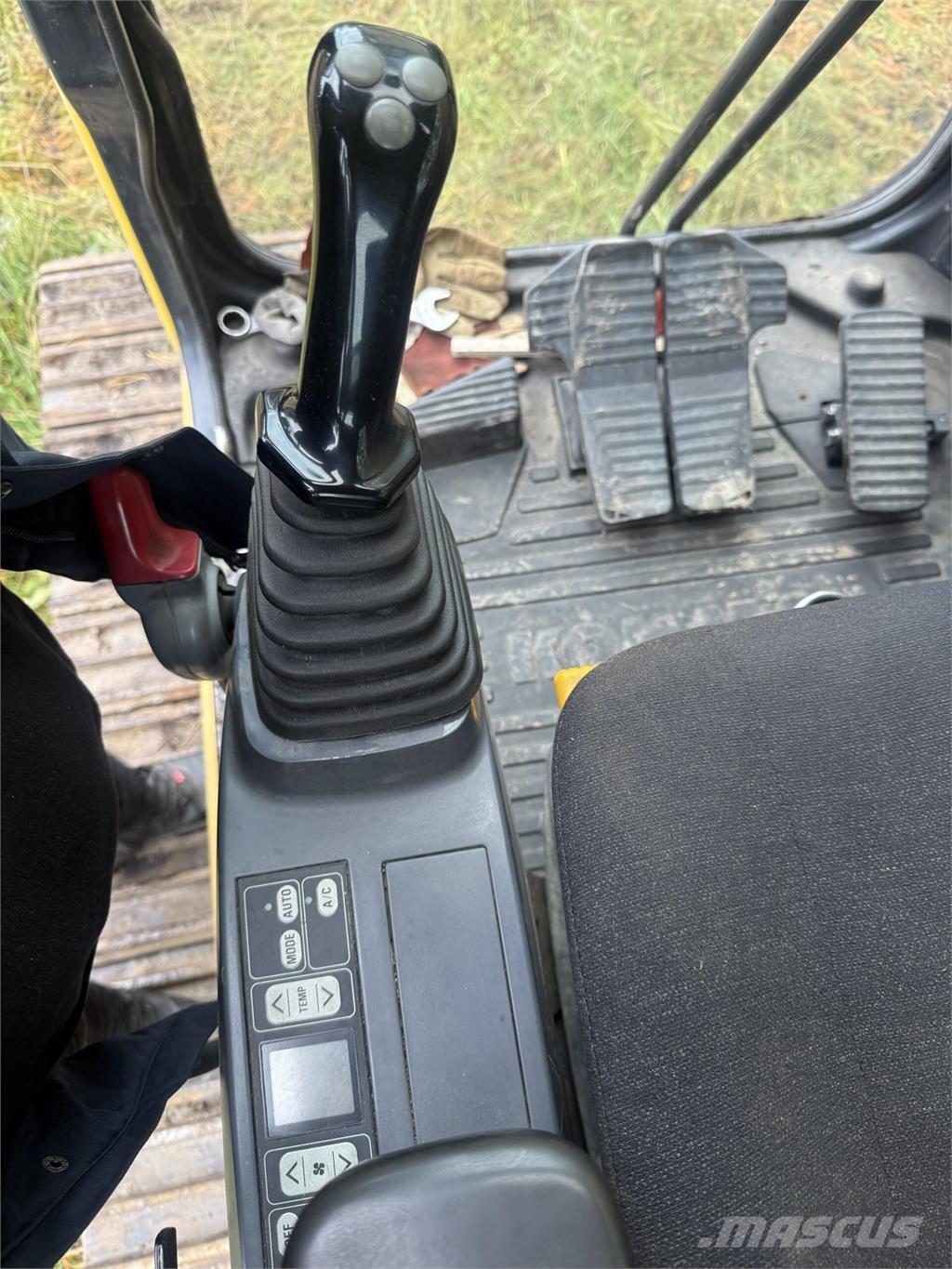 Komatsu PC180LC 履带挖掘机